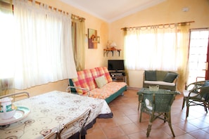Apartment, 2 Bedrooms | Living area
