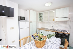 Appartement, 3 chambres | Cuisine privée | Grand réfrigérateur, four, plaque de cuisson