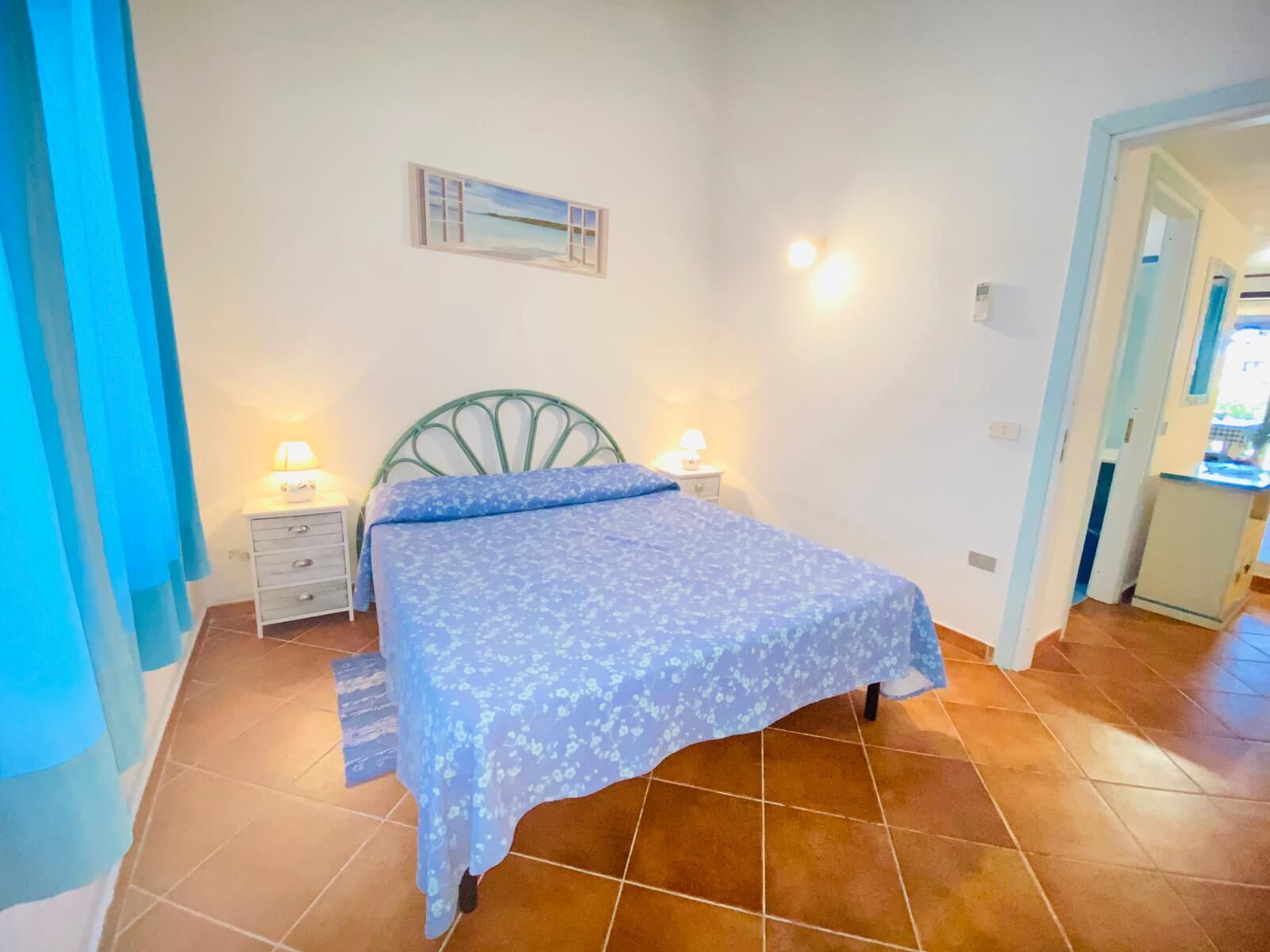2 habitaciones, tabla de planchar con plancha y cunas 