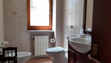 Apartment, 2 Bedrooms | Bathroom | Shower, rainfall showerhead, hair dryer, bidet