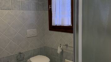 Apartment, 2 Schlafzimmer | Badezimmer