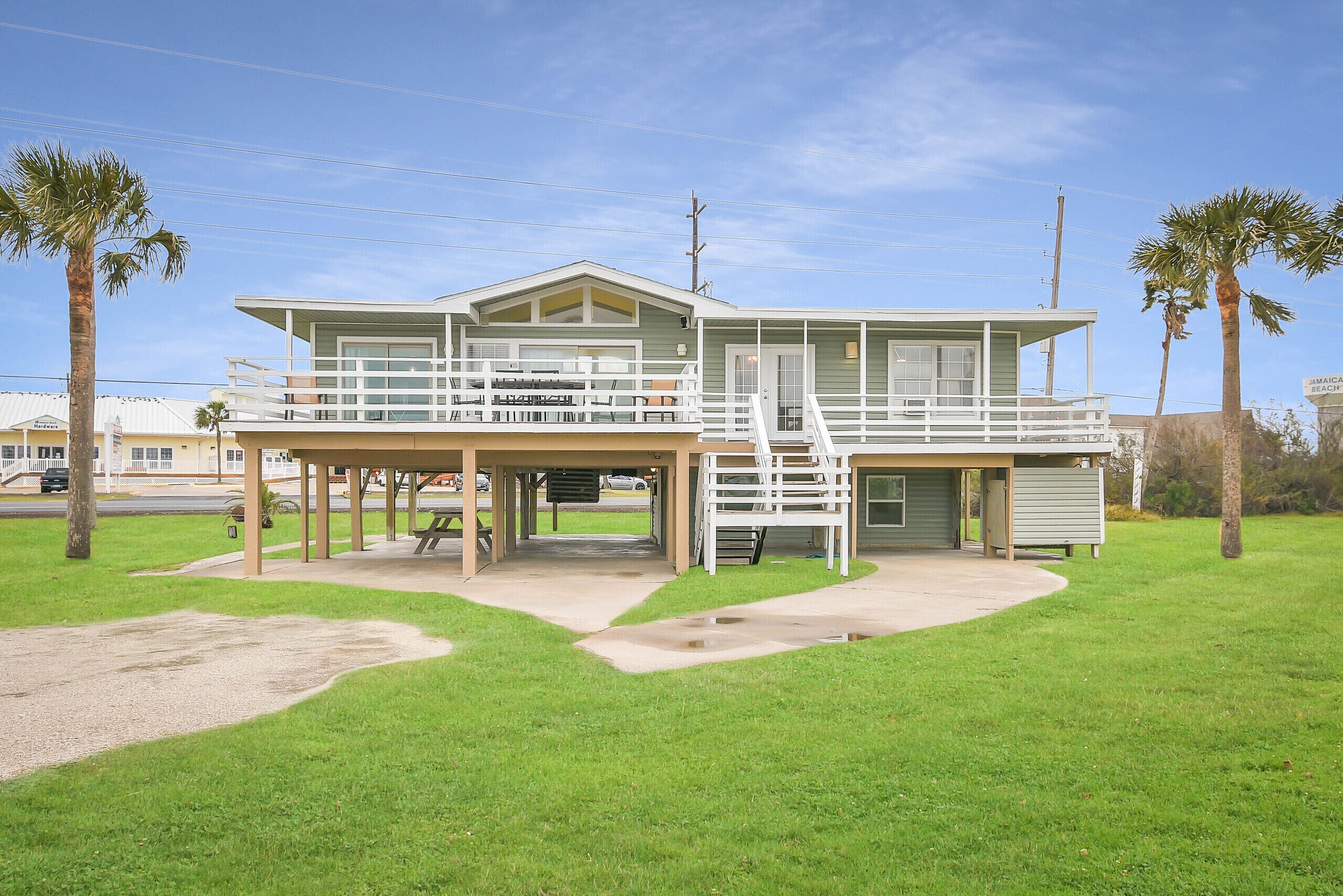 Jamaica Beach Home w/ Wraparound Beach-View Deck
