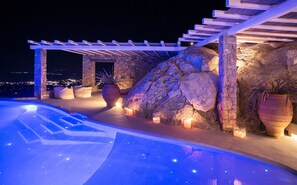 Outdoor pool, an infinity pool