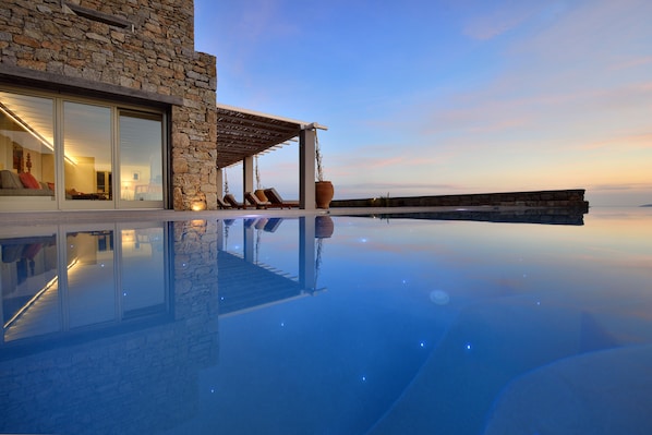 Outdoor pool, an infinity pool