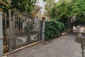 Exterior detail - Amazing Apartment Under Acropolis (Athina)