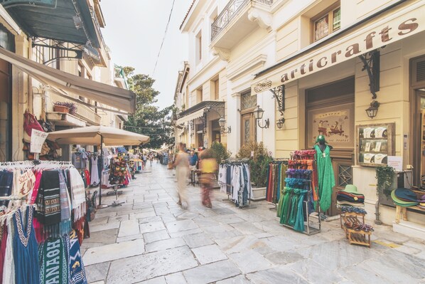 Unclassified image, 1 of 25, button