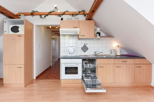 Køleskab, mikrobølgeovn, ovn, opvaskemaskine