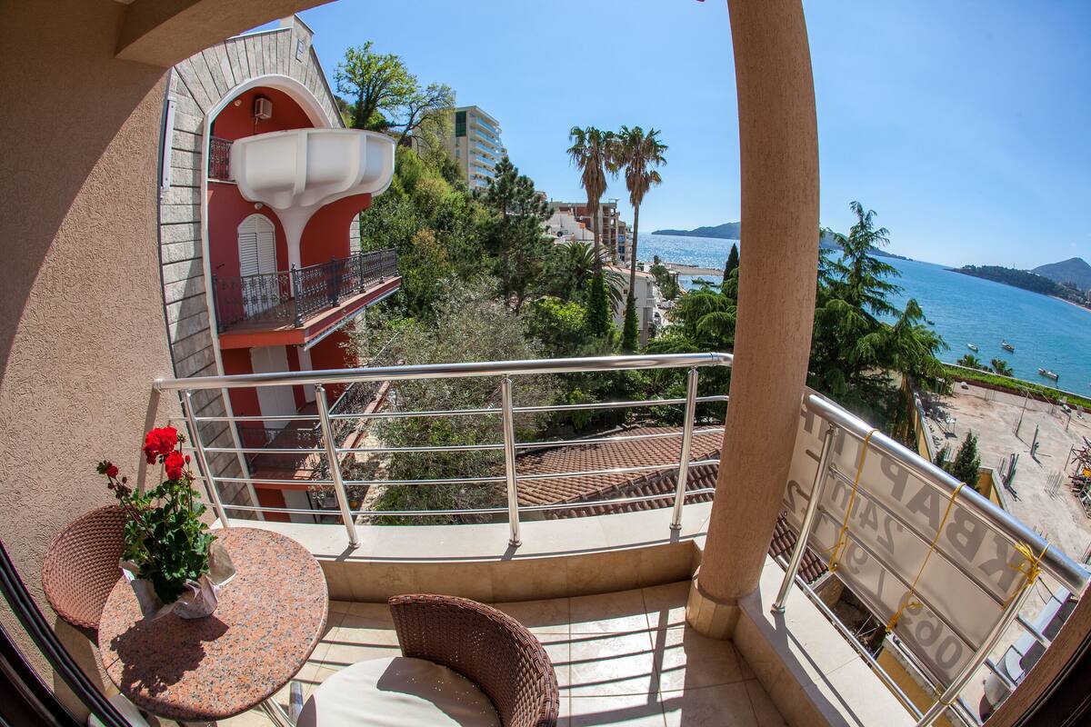 Deluxe Apartment | Balcony