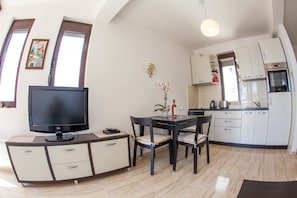 Deluxe Apartment | Living room | 30-inch LED TV with cable channels, TV - Apartments Lumiere (Becici)