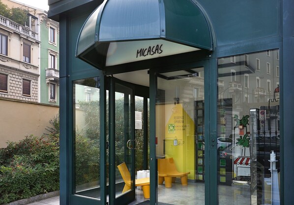 Interior entrance - Residence Cimarosa (Milan)