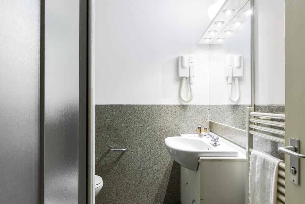 Apartment, 1 Bedroom (2 PAX) | Bathroom | Shower, rainfall showerhead, hair dryer, bidet