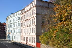 Exterior - Apartment No. 4B I. P. Pavlova 32 (Karlovy Vary)