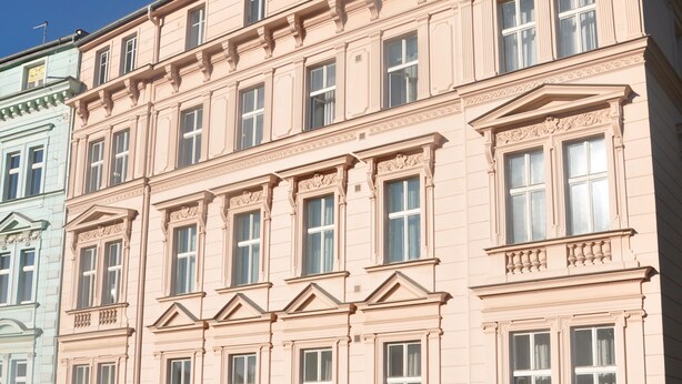 A multi-story building with a classic architectural style, featuring symmetrical windows and decorative moldings. - Apartment No. 4B I. P. Pavlova 32 (Karlovy Vary)