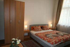 Apartment | 2 Schlafzimmer, Zimmersafe, Schreibtisch, Bügeleisen/Bügelbrett