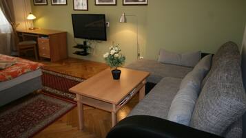 Apartemen | 2 kamar tidur, brankas, meja kerja, dan setrika/meja setrika