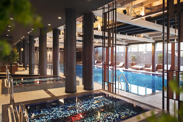 Indoor pool, sun loungers - Radisson Blu Hotel Sopot (Sopot)