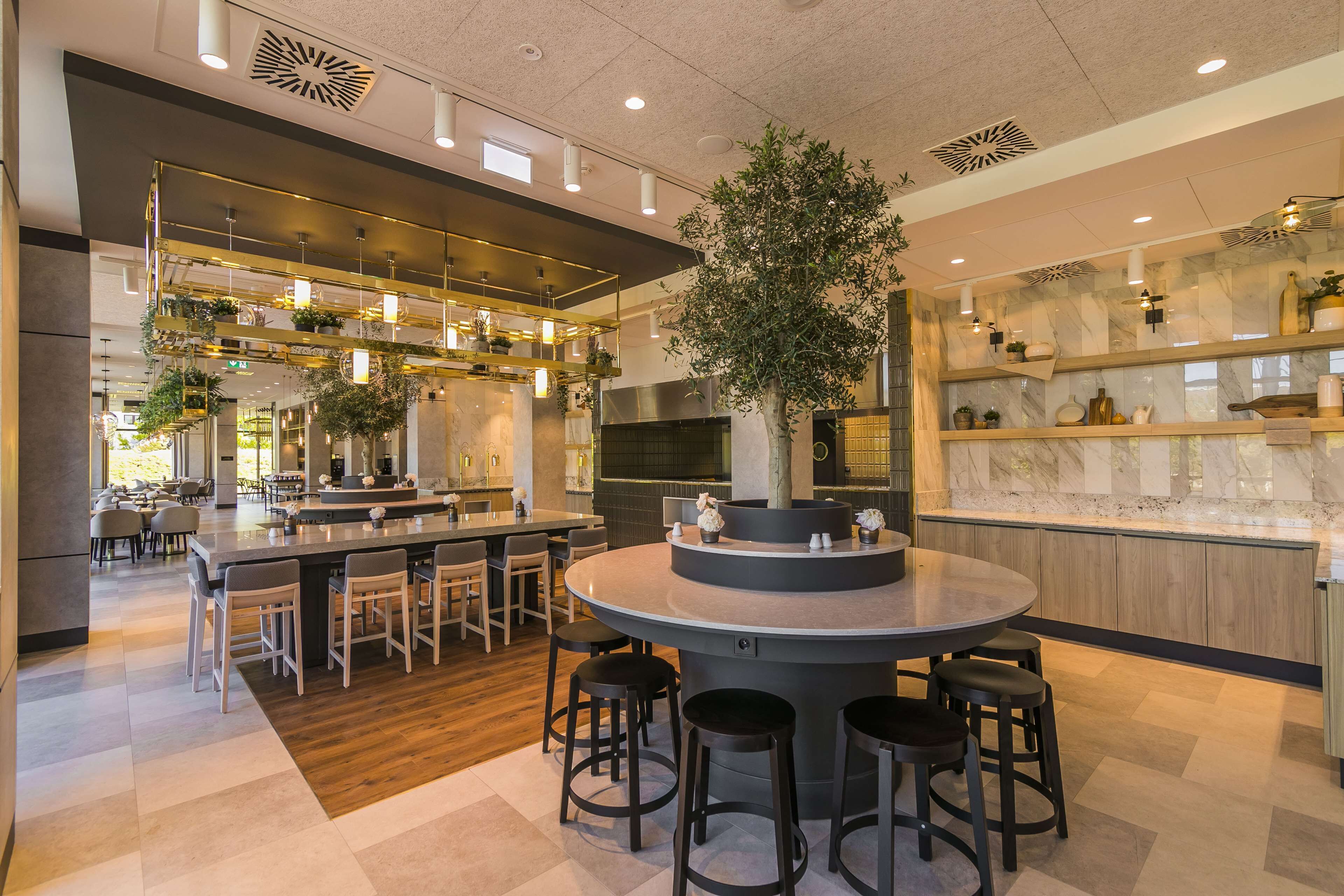 Daily continental breakfast (PLN 95 per person)