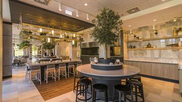 Daily continental breakfast (PLN 95 per person)