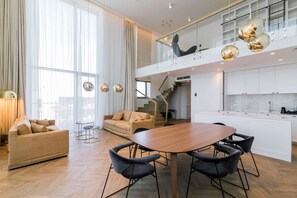 Presidential Suite, Balcony | Minibar, in-room safe, desk, blackout drapes - Radisson Blu Hotel Sopot (Sopot)