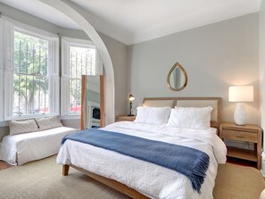 1 soverom, strykejern/-brett, wi-fi (inkludert) og sengetøy