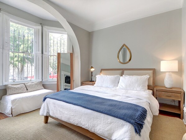 1 habitación, tabla de planchar con plancha, wifi gratis y ropa de cama