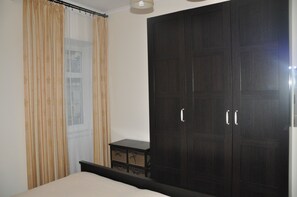Apartment | 2 bedrooms, iron/ironing board, cribs/infant beds, travel crib
