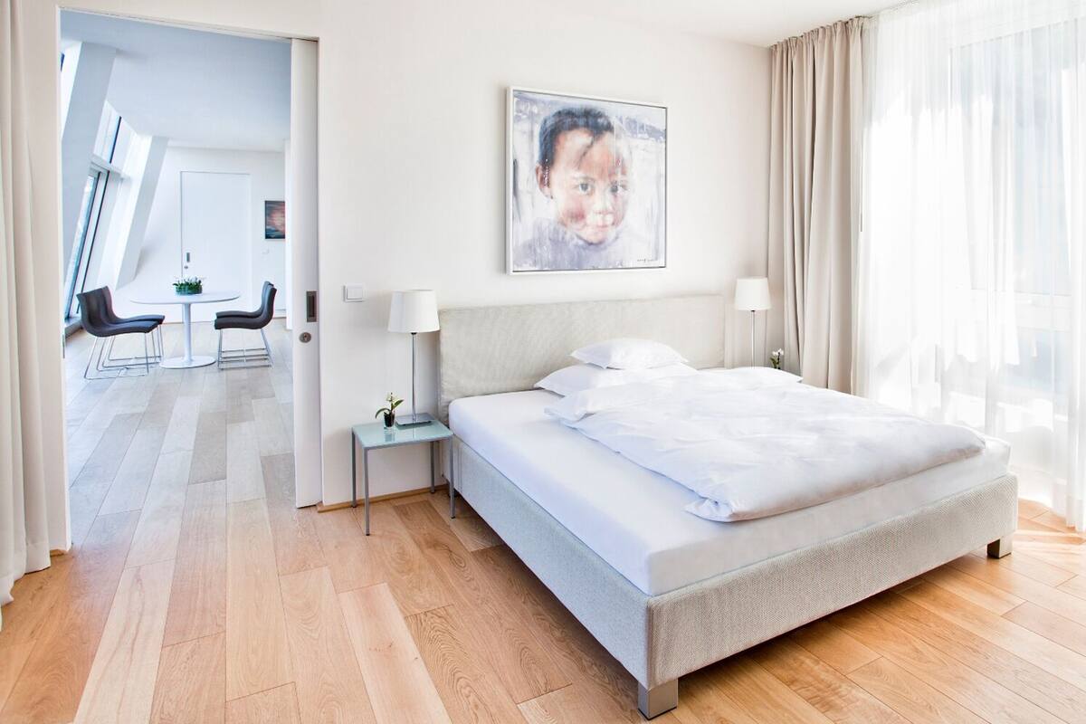 Apartamento executivo, 2 quartos | Roupas de cama premium, edredons de pluma, cofres nos quartos
