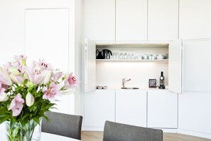 Executive Apartment, 2 Bedrooms | Private kitchen