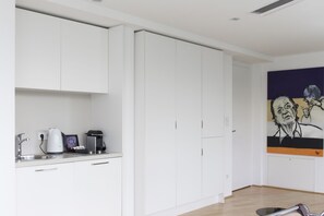 Classic Apartment | Private kitchen - Schlossberghotel Apartments (Graz)