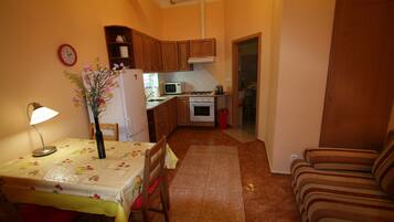 Apartment | Private kitchen | Full-sized fridge, microwave, oven, stovetop