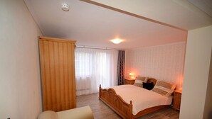 Dobbeltrom, delt bad (Kamin Room)
