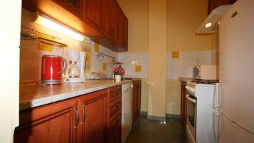 Apartemen | Dapur pribadi | Lemari es besar, microwave, oven, dan kompor