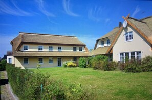 Exterior - Reethaus Boddenblick in Alt Reddevitz with parking lot, ground-level terrace, Wgh12 (Alt Reddevitz)