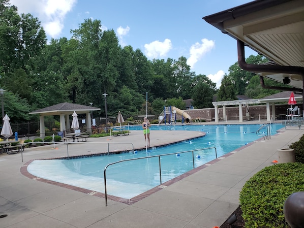 All pools have guest restrictions during 2020 - Premium Lakeview 1 BR in
Kingsmill Resort-Clean-
Shuttle to Grand Illumination (Williamsburg)