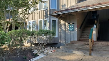 Bay window off 1st floor master