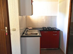 Private kitchen - Apartment 6 persons-- 2/4 (Calvi)