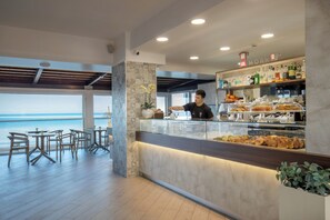 Ocean views, open daily - Hotel Tirreno (Latina)
