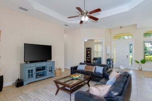 Smart TV, table football, offices - Paradise Palms - Luxury Home - Bikes & Kayaks (Cape Coral)