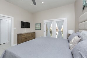 3 bedrooms, iron/ironing board, Internet, bed sheets - Cara Del Sol 12 - Relaxing & spacious walk-up;By beach;Pool (South Padre Island)