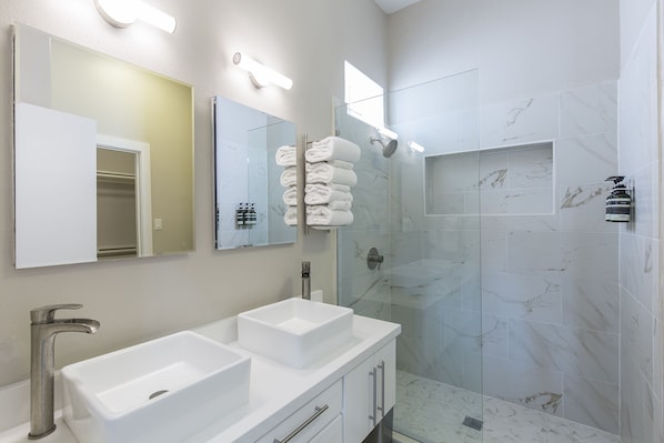 Towels - Cara Del Sol 12 - Relaxing & spacious walk-up;By beach;Pool (South Padre Island)
