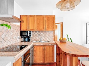 Geladeira, micro-ondas, fogão, lava-louças