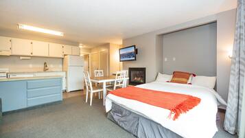1 bedroom, WiFi (free), bed sheets