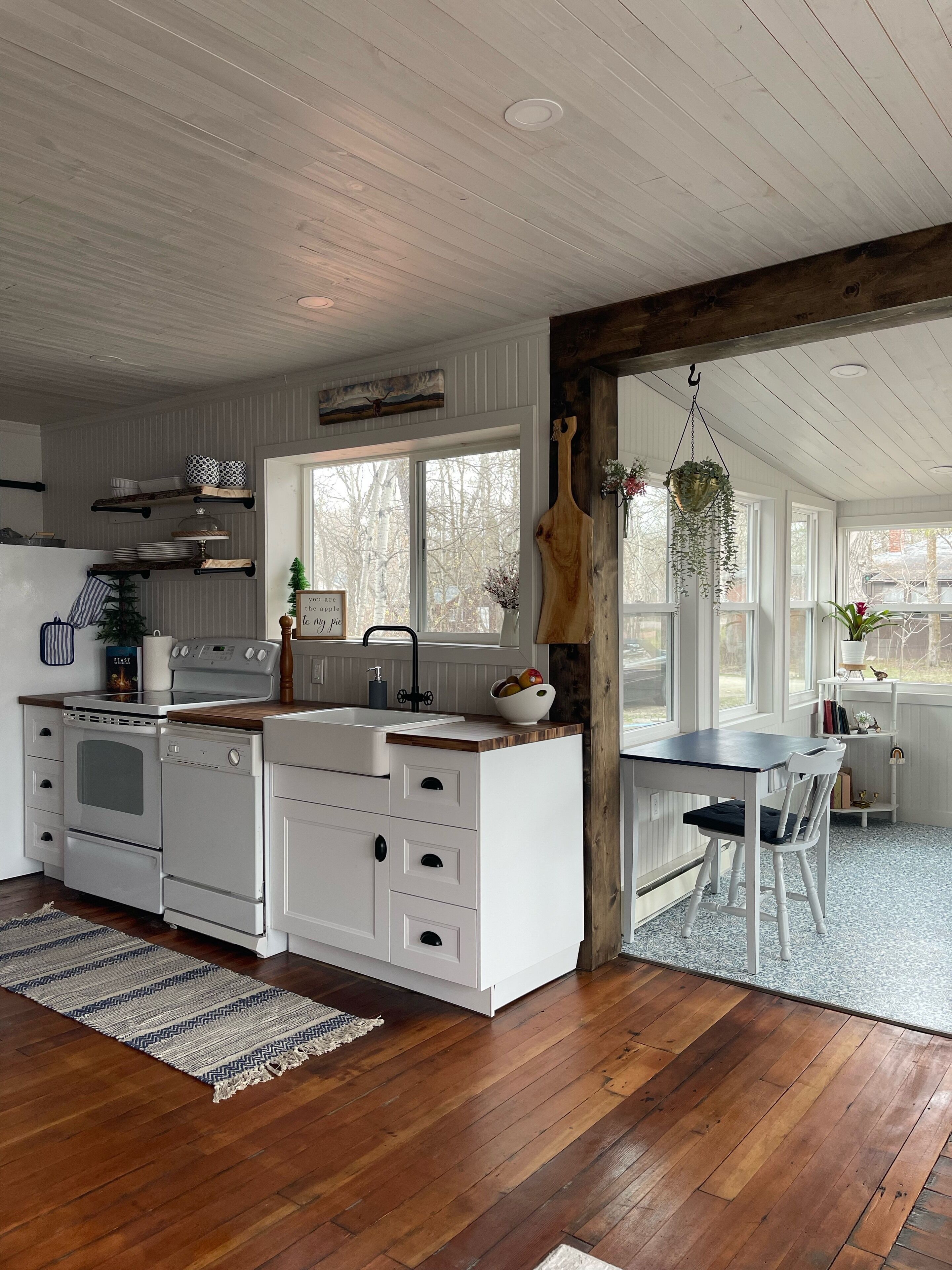 Perfectly Imperfect 2BR 5★ Lakeview Cottage/Iconic Pier