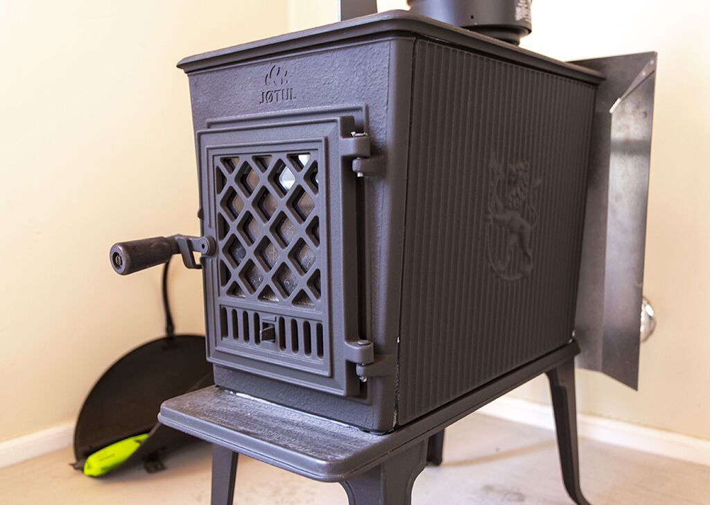 Romantic A-Frame Beach Cottage, Blocks to the Beach, Deck, Fireplace and Firepit