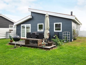 Outdoor dining - 6 Person Holiday Home in Juelsminde (Juelsminde)