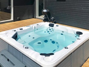 House | Tab spa terbuka