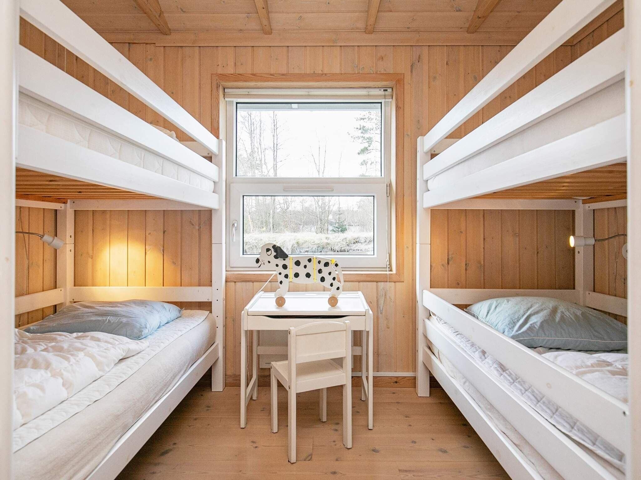 4 bedrooms, cribs/infant beds
