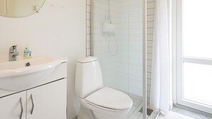 Bathroom - 10 Person Holiday Home in Saeby (Sæby)
