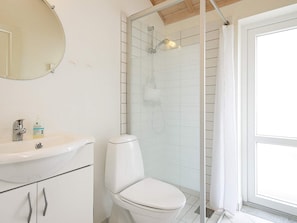Bathroom - 10 Person Holiday Home in Saeby (Sæby)