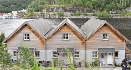 Seaside Serenity in Leirvik-by Traum